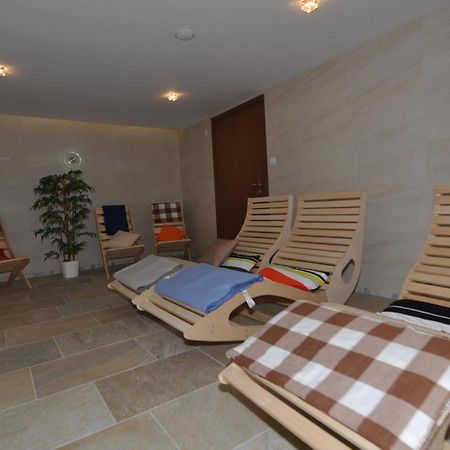 シュチルク Jasminowe Ogrody Bed & Breakfast エクステリア 写真