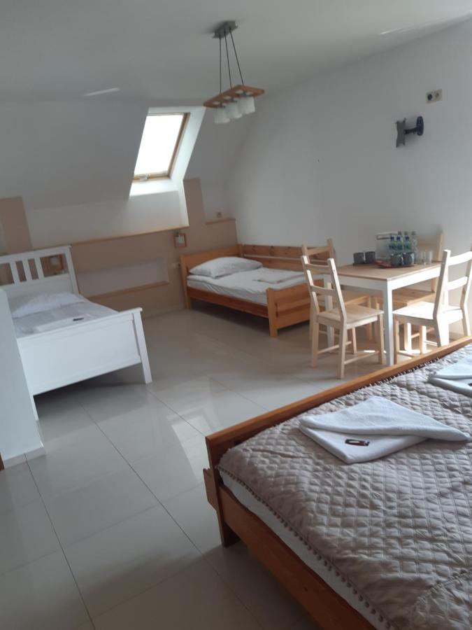 シュチルク Jasminowe Ogrody Bed & Breakfast エクステリア 写真