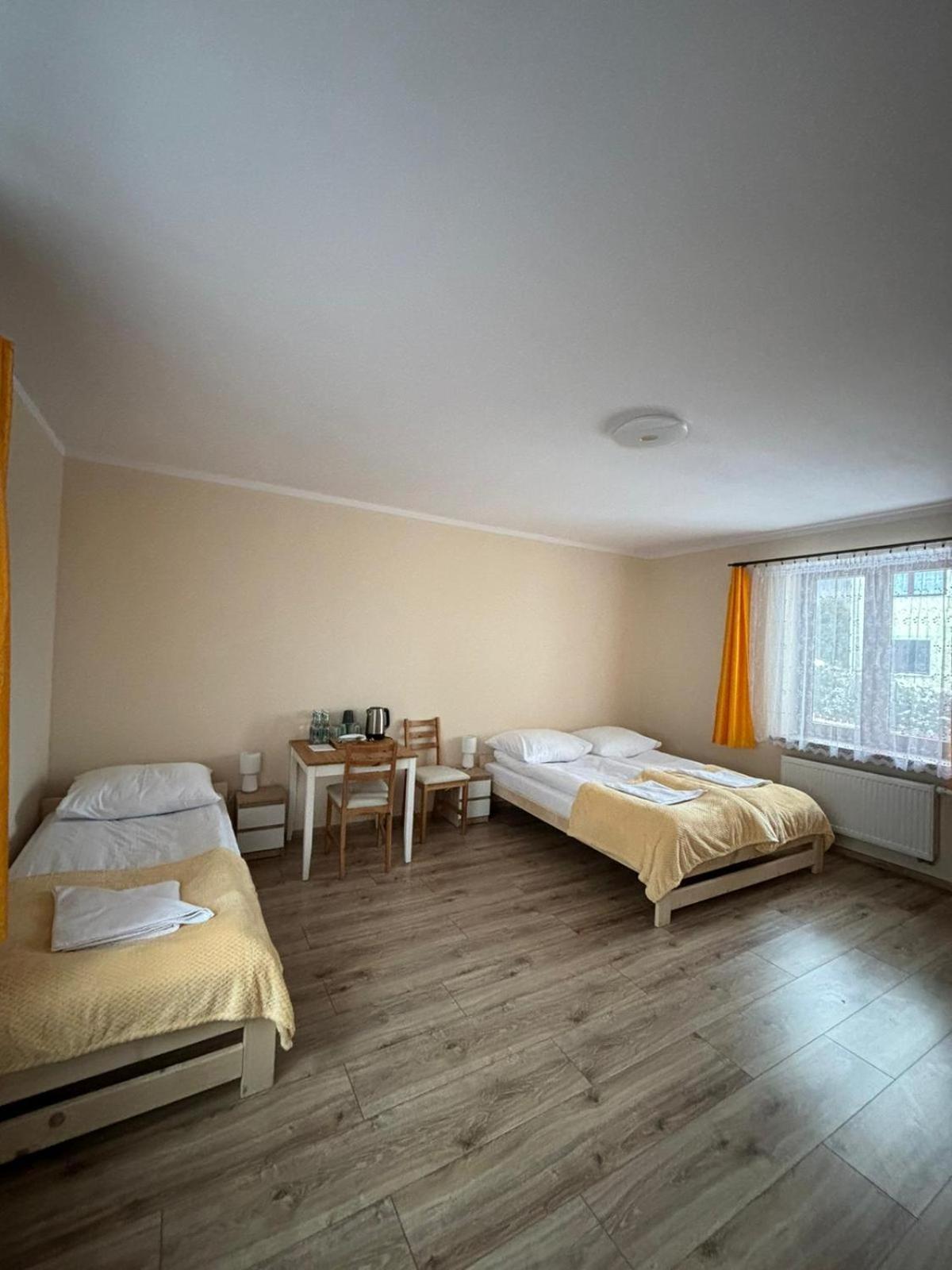 シュチルク Jasminowe Ogrody Bed & Breakfast エクステリア 写真