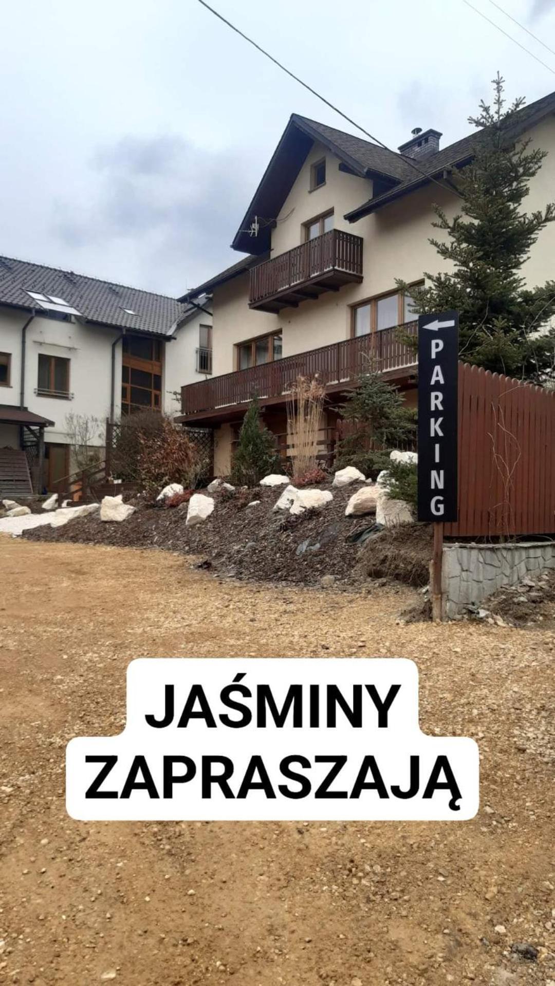 シュチルク Jasminowe Ogrody Bed & Breakfast エクステリア 写真