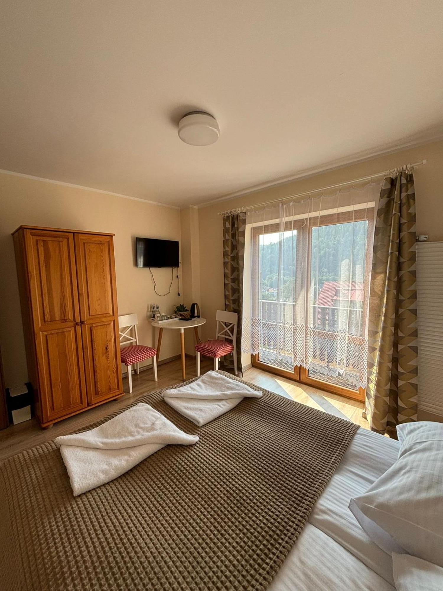 シュチルク Jasminowe Ogrody Bed & Breakfast エクステリア 写真