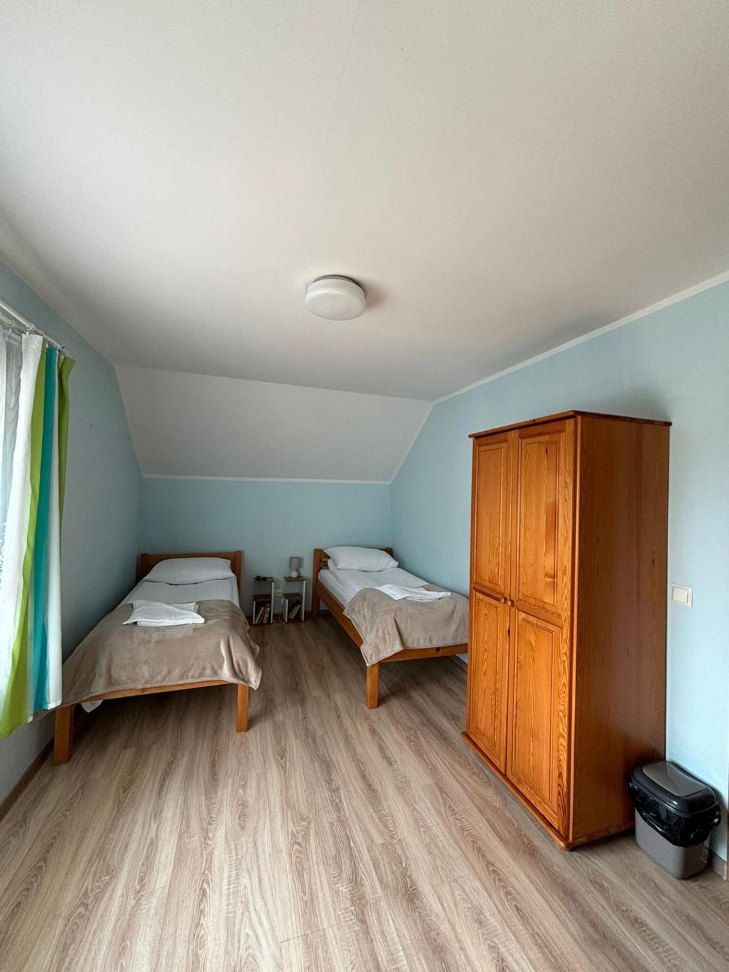 シュチルク Jasminowe Ogrody Bed & Breakfast エクステリア 写真
