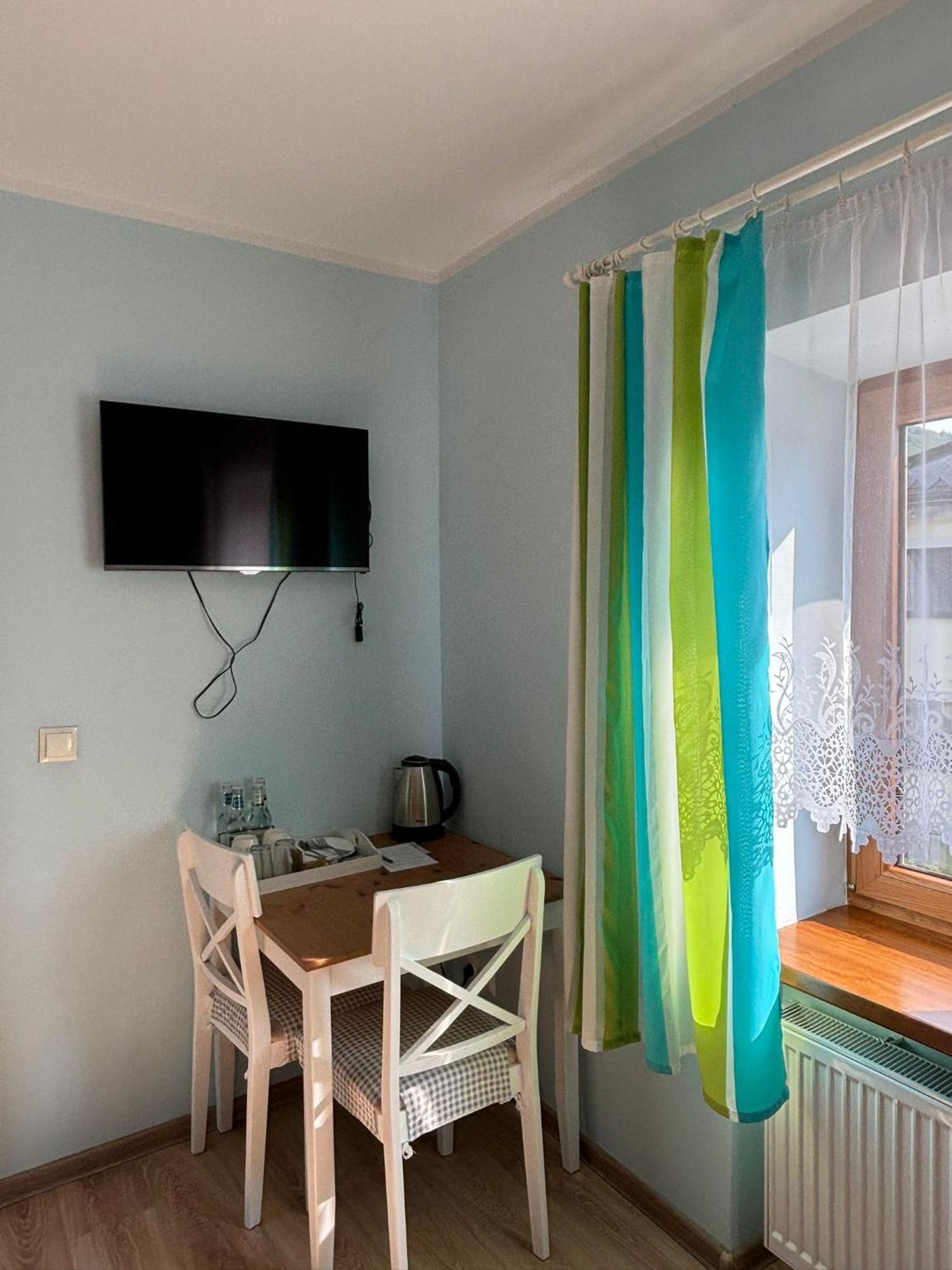 シュチルク Jasminowe Ogrody Bed & Breakfast エクステリア 写真