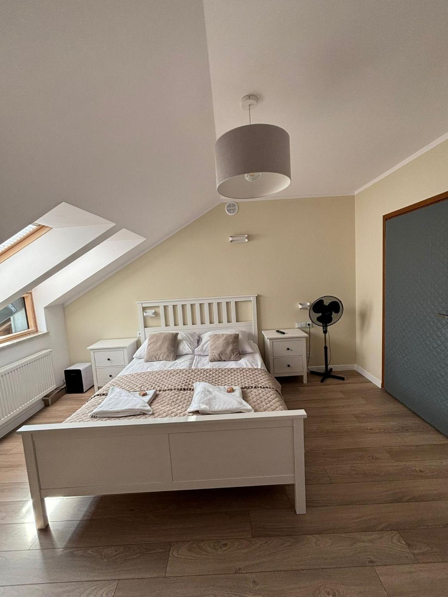シュチルク Jasminowe Ogrody Bed & Breakfast エクステリア 写真