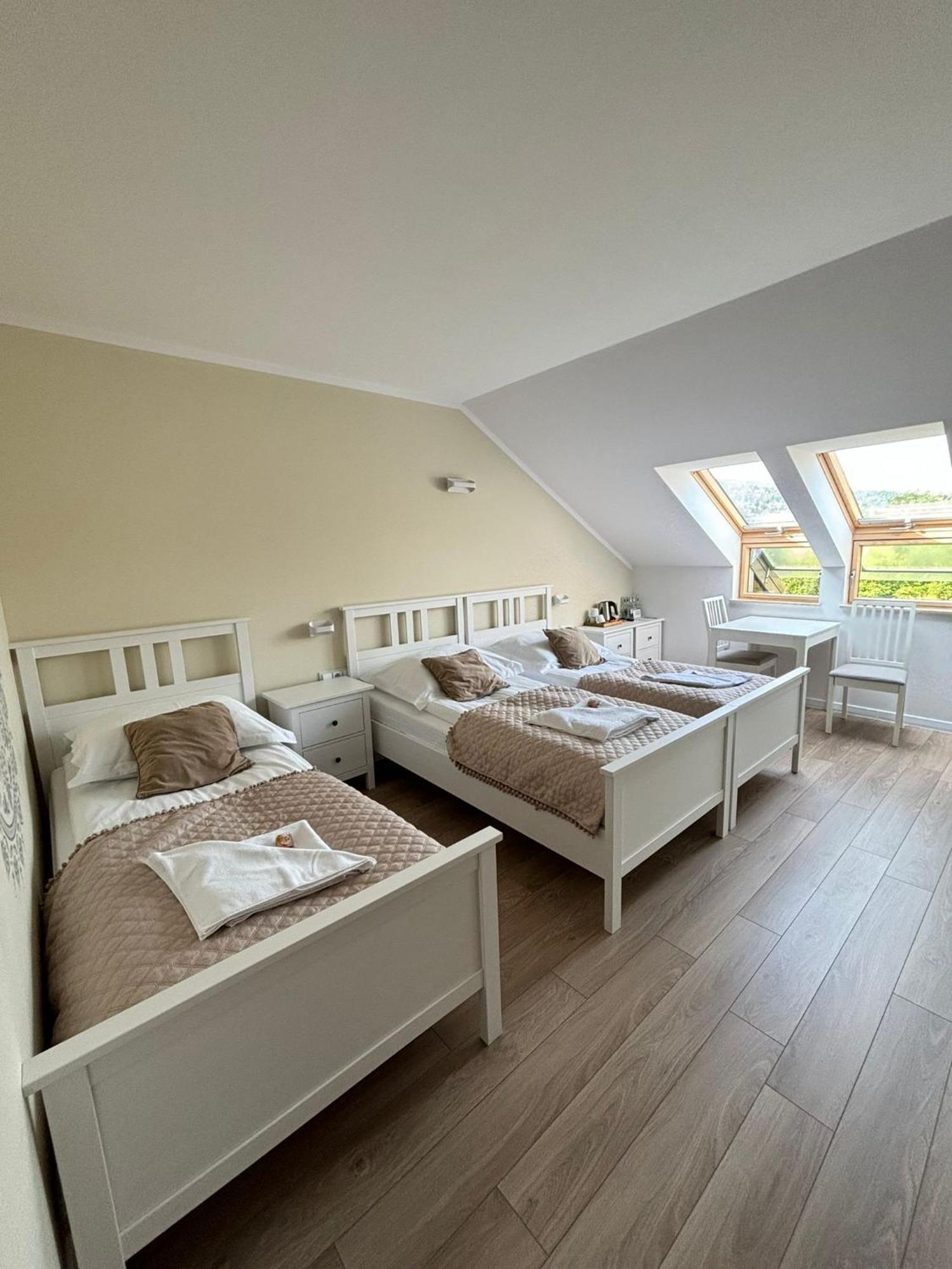 シュチルク Jasminowe Ogrody Bed & Breakfast エクステリア 写真