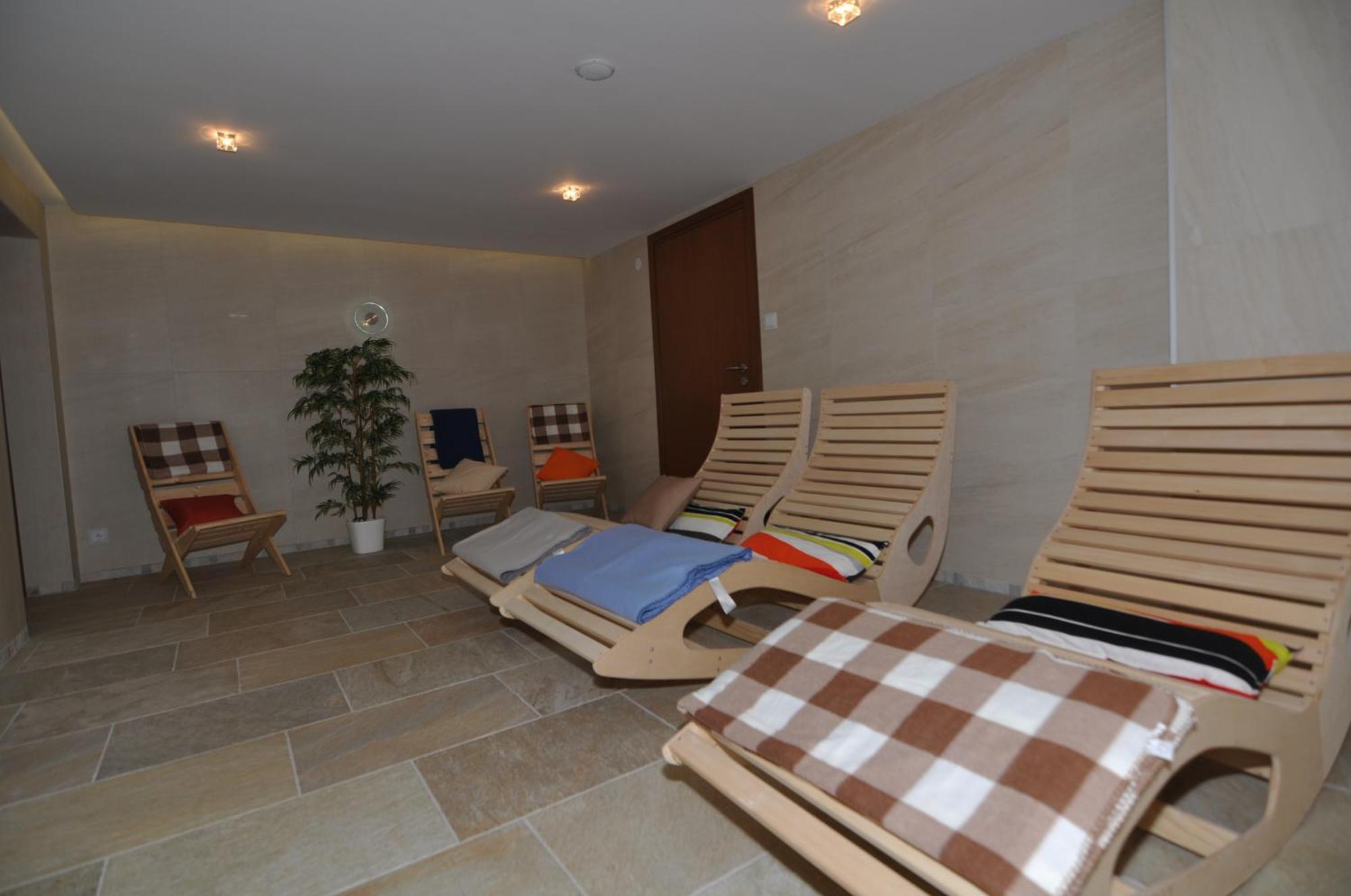 シュチルク Jasminowe Ogrody Bed & Breakfast エクステリア 写真