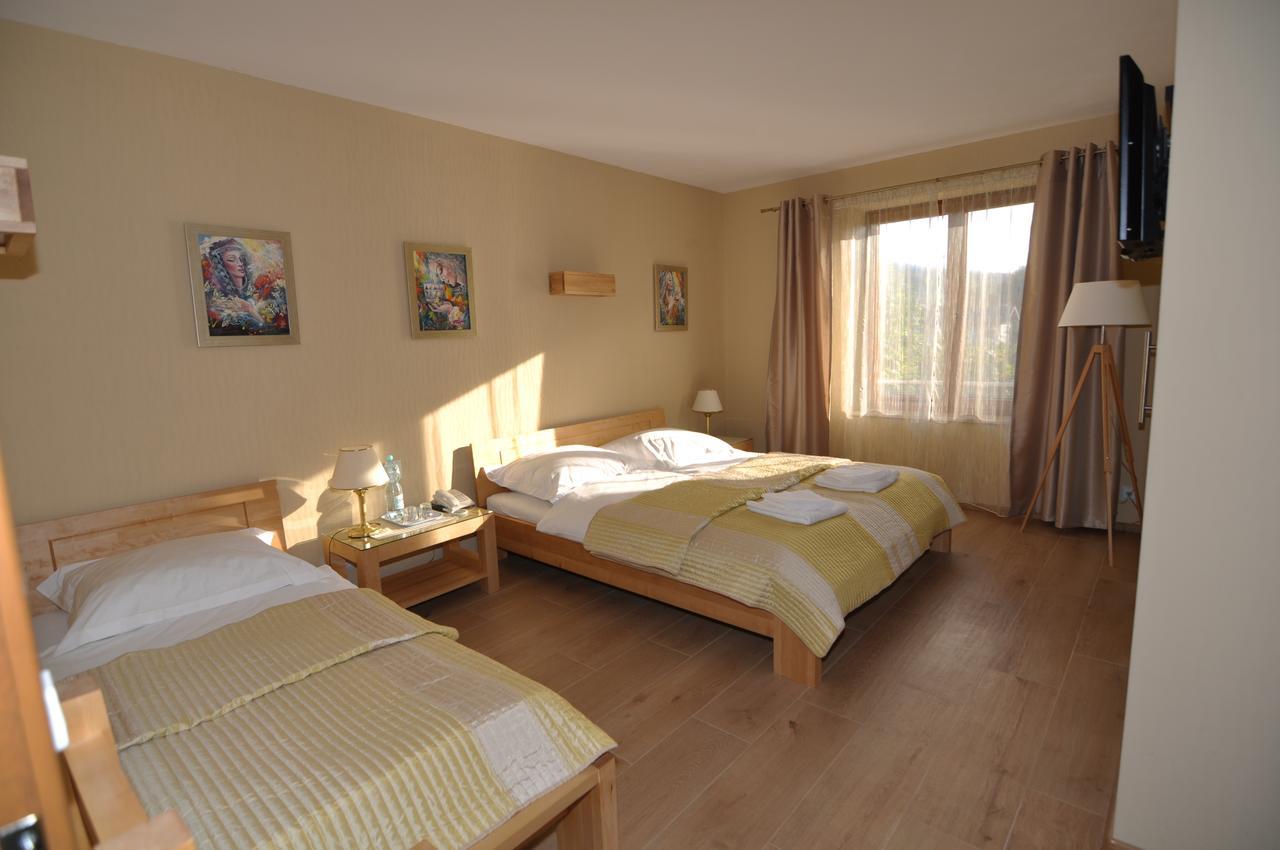シュチルク Jasminowe Ogrody Bed & Breakfast エクステリア 写真